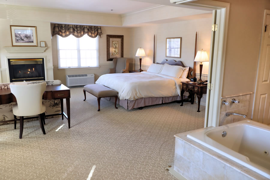 Peddlers Village Hotel Golden Plough Inn 1 Bedroom Suite With Gas Fireplace and Jacuzzi Tub