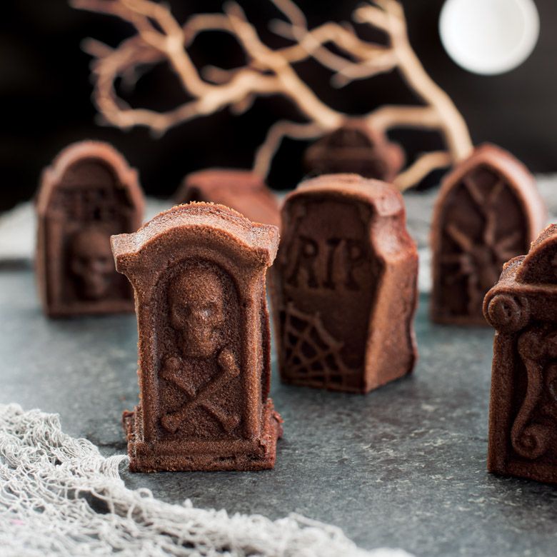 RIP Halloween Coffin of Doom Cake Pan