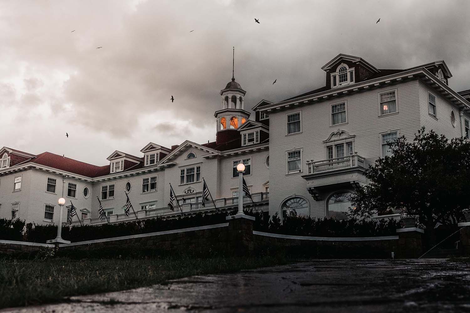 14 Real Haunted Hotels in the U.S. You Can Actually Book (2026)
