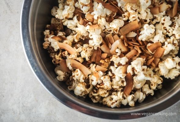 toasted-brown-sugar-coconut-popcorn