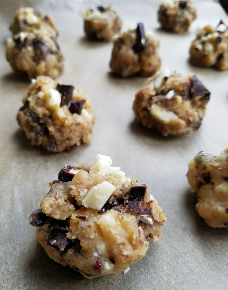 white and semi sweet chocolate chip cookies