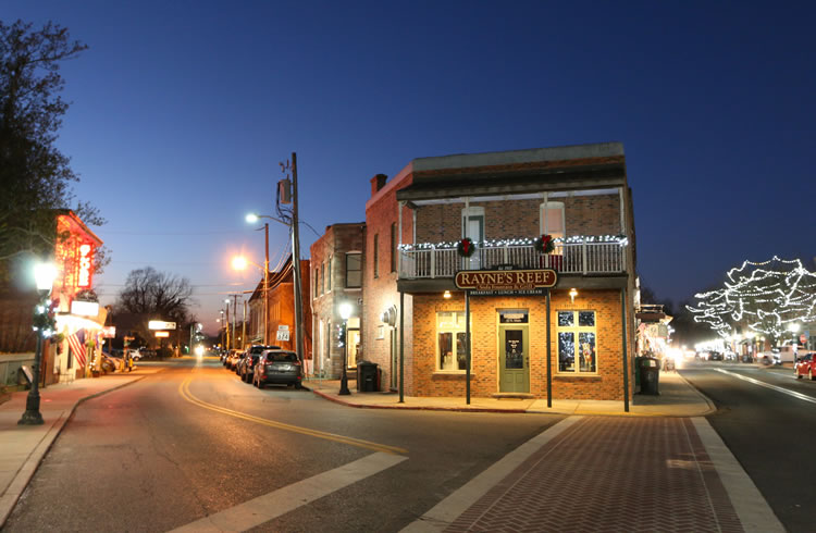 Holiday Travel: A Victorian Christmas Town In Berlin, Maryland - Better