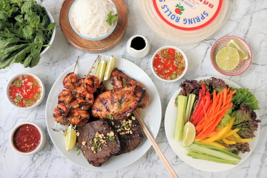 https://onbetterliving.com/wp-content/uploads/2019/07/Vietnamese_MixedGrill_RicePaperRoll_Platter-light.jpg