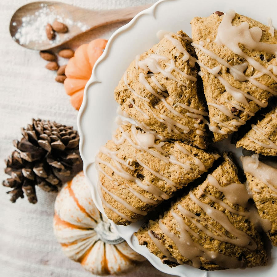 recette de scone à la citrouille avec glaçage à l'érable