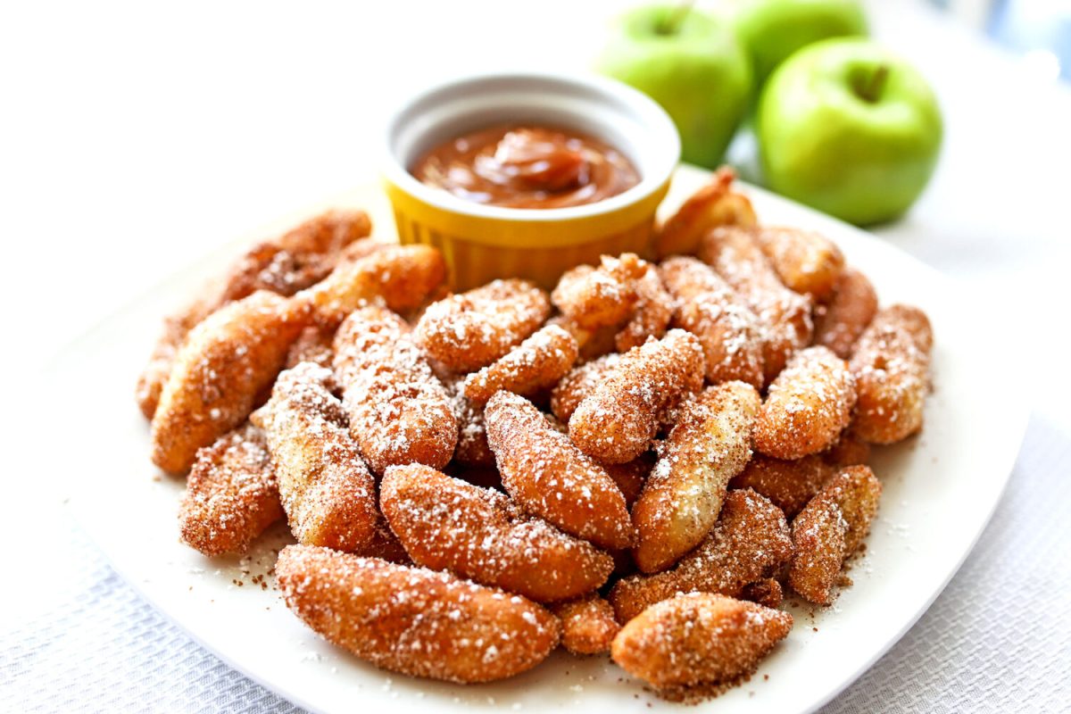 Batatas fritas com canela e maçã