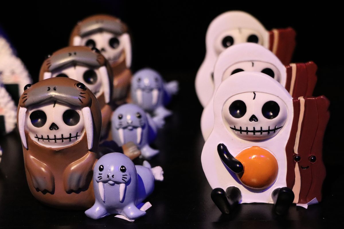 Cute skeleton figures at the cloak and wand shop at peddler's village