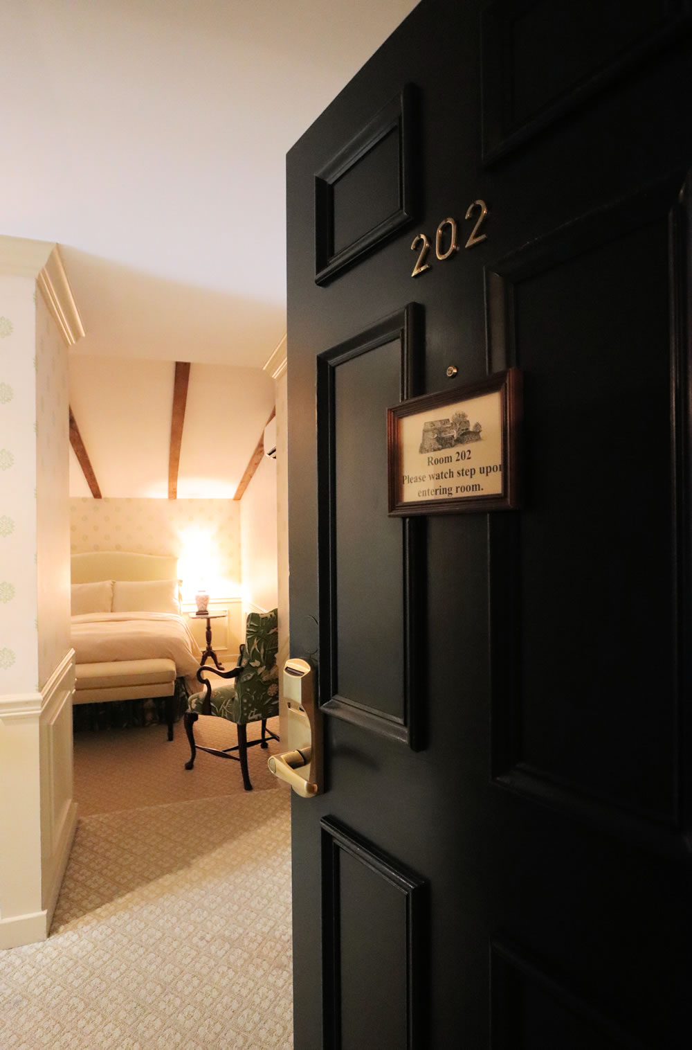 Peddlers Village Haunted Room 202 2