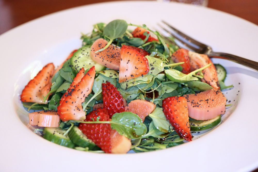 Peddlers Village Cock n Bull Strawberry Watercress Salad result 1