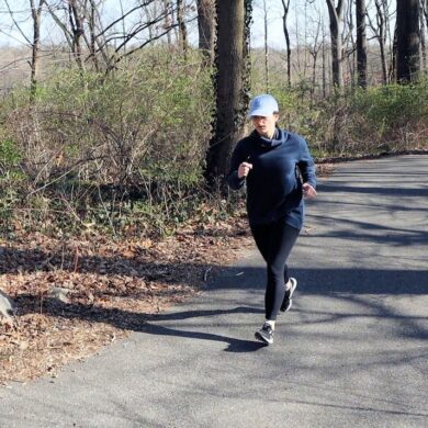 jogging for fat loss and cardio health in a wooded trail