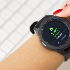 A smart watch displaying the amount of calories burned for the day