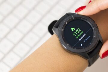 A smart watch displaying the amount of calories burned for the day
