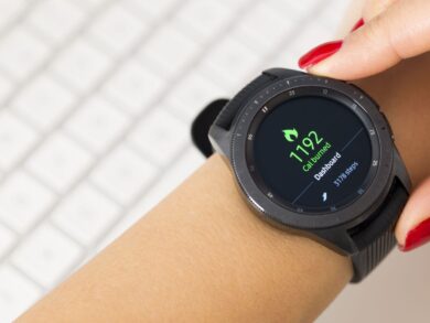 A smart watch displaying the amount of calories burned for the day