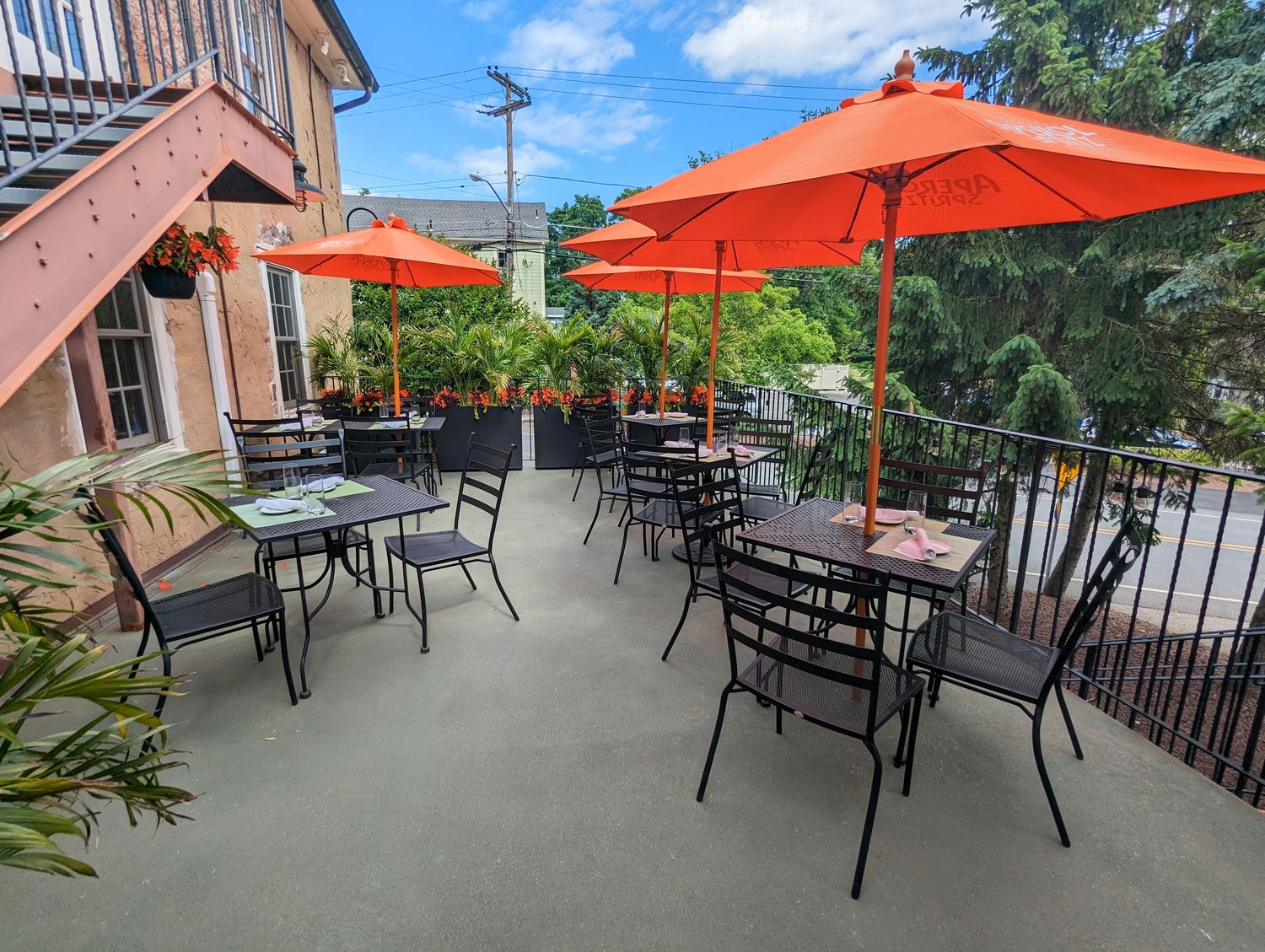 The outdoor patio at Sergeantsville Inn
