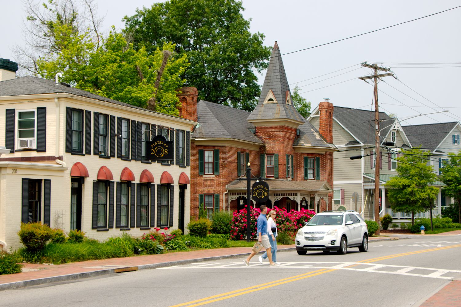 A man and woman walk across Talbot St in St. Michaels MD.