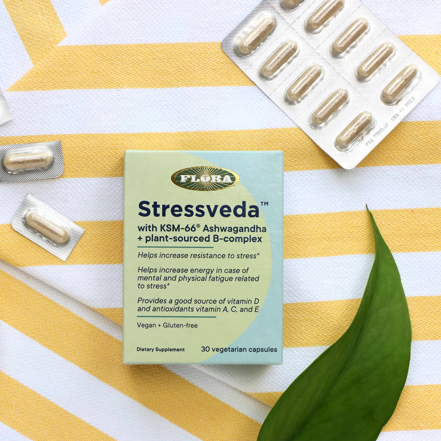 A box of Stressveda on a table with capsules around.