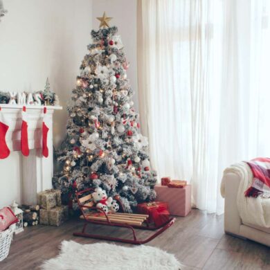 A clean home nicely decorated for Christmas