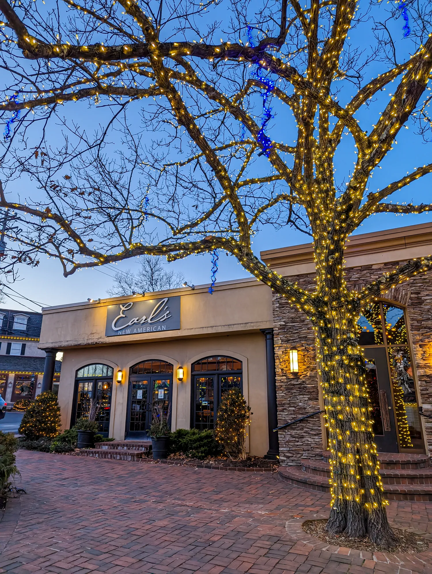 Earl's New American Restaurant exterior at night In Peddlers Village