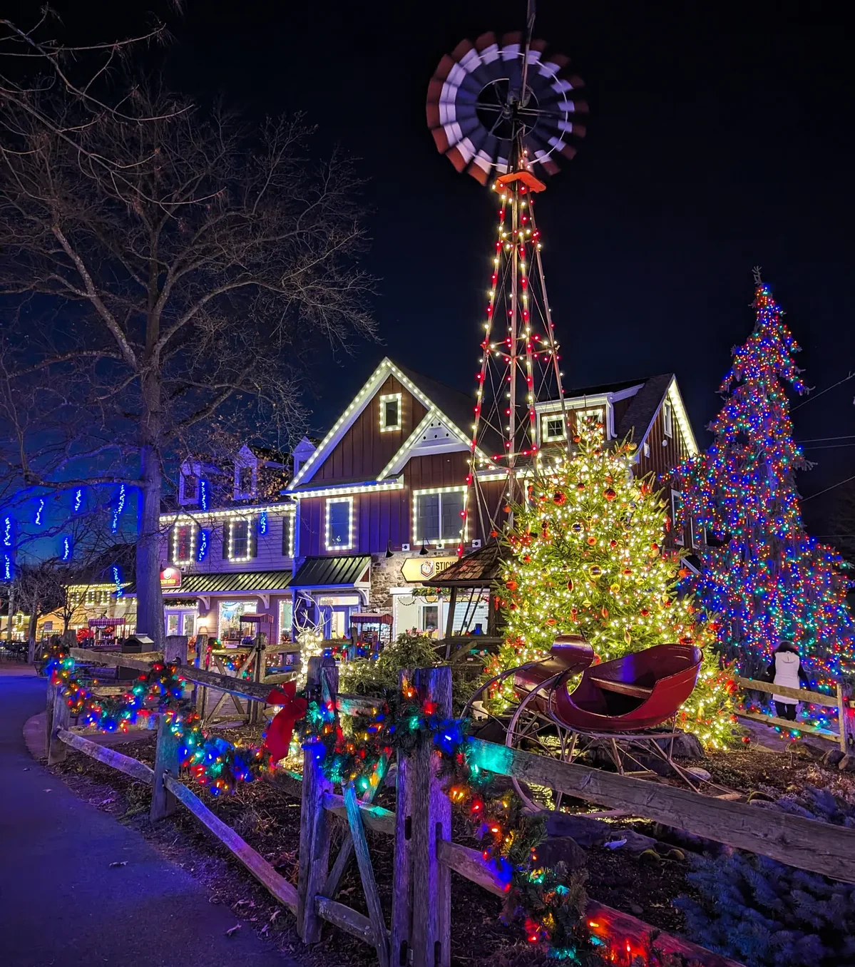 Peddlers Village Christmas Lights 16 1 of 1 BL e1701928251465