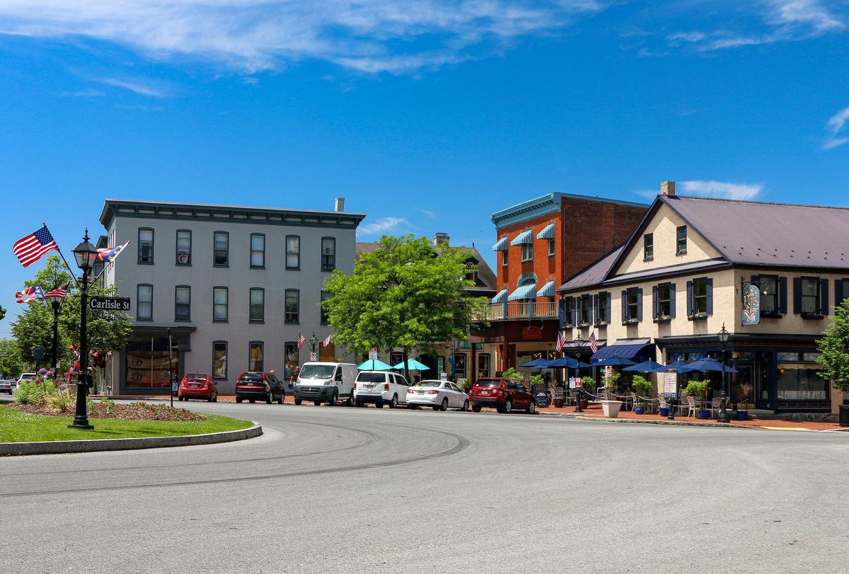 Shops at Lincoln Square in Gettysburg. Summer day, clear sky.