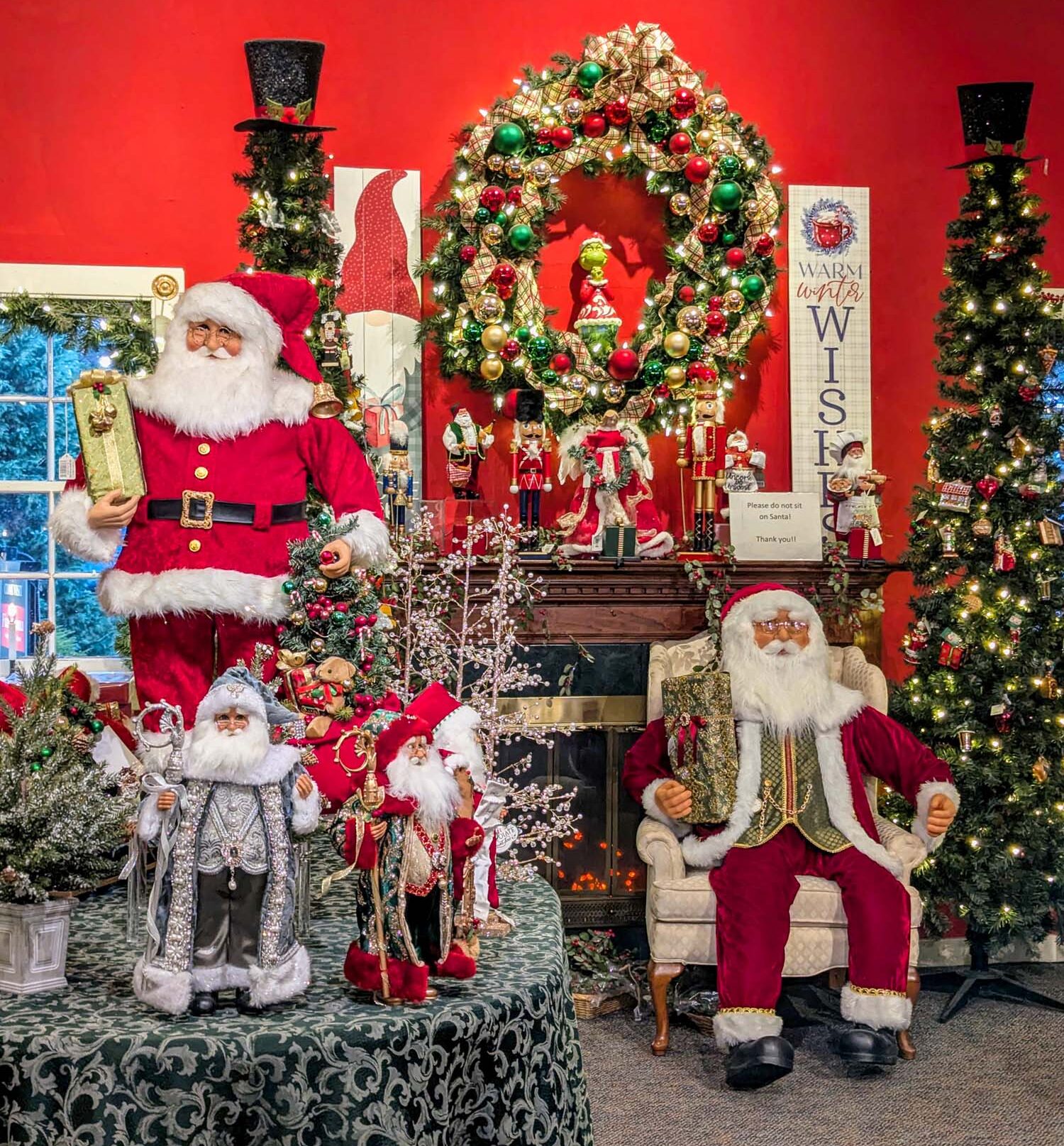 A christmas display at Pine Wreath Candle with santas a wreaths