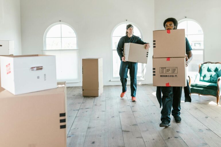 movers bringing in boxes for a family that has moved between states