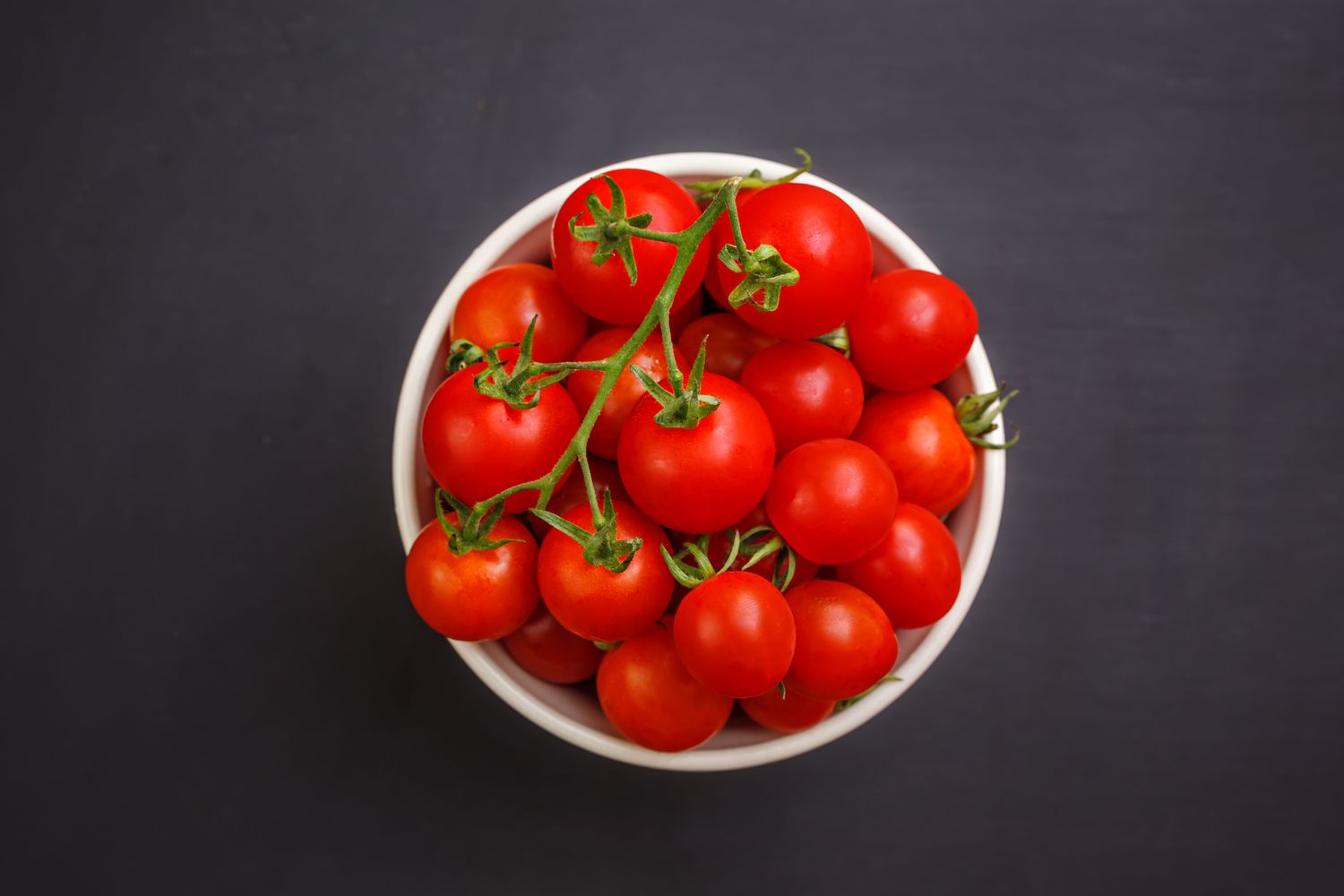 Do Tomatoes Need to Be Refrigerated? It Depends on Ripeness